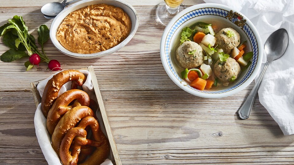 Leberkn-delsuppe-Omas-Rezept