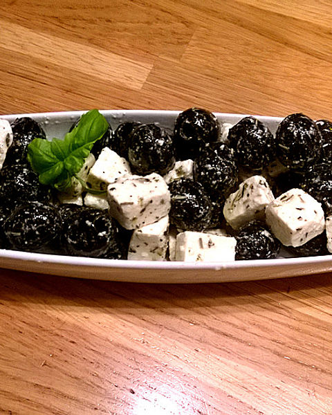 Mit Knoblauch und Kräutern eingelegte grüne Oliven von Cookie_Dent Mit Knoblauch und Kräutern eingelegte grüne Oliven von Cookie_Dent