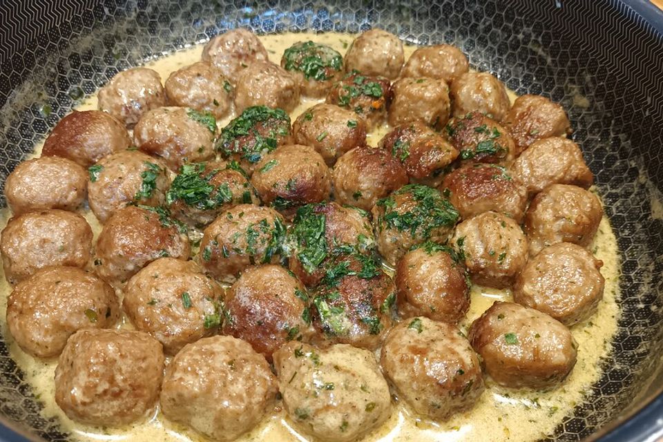 Köttbullar in Rahmsoße