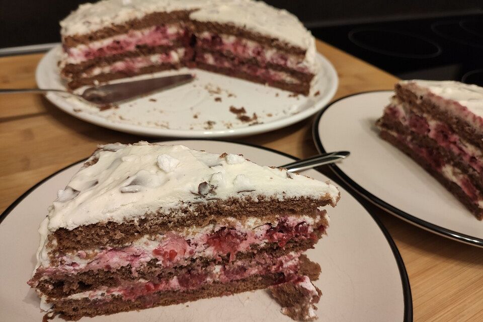 Einfacher Himbeerkuchen / Himbeertorte mit richtig leckerer Sahne-Quark-Füllung