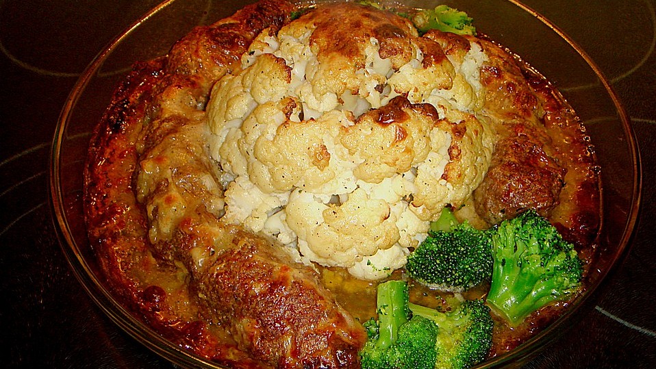 Blumenkohl im Hackfleischring von A.Dede