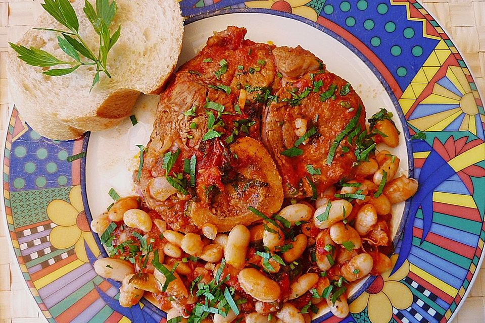 Kalbsbeinscheiben mit weißen Bohnen, Tomaten und Liebstöckel