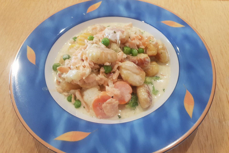 Schnelle Lachspfanne mit Gnocchi