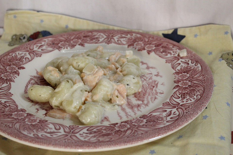 Schnelle Lachspfanne mit Gnocchi