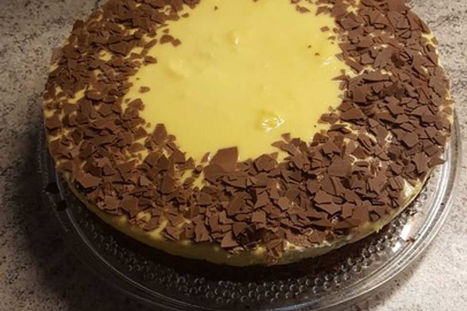 Eierlikörtorte mit Eierlikörmousse, Birnengeist und Amaretto