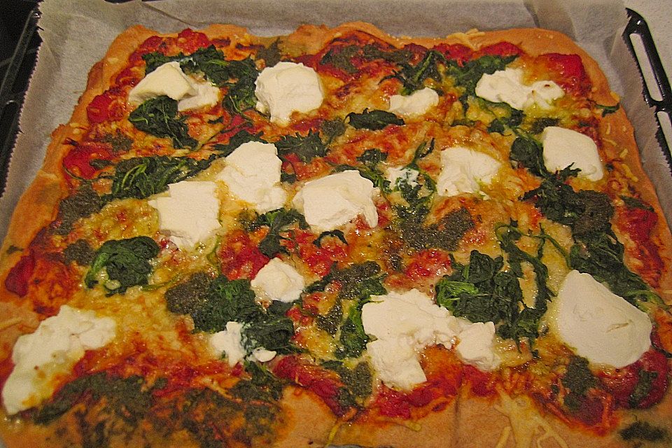 Ziegenkäse-Blattspinat-Pizza