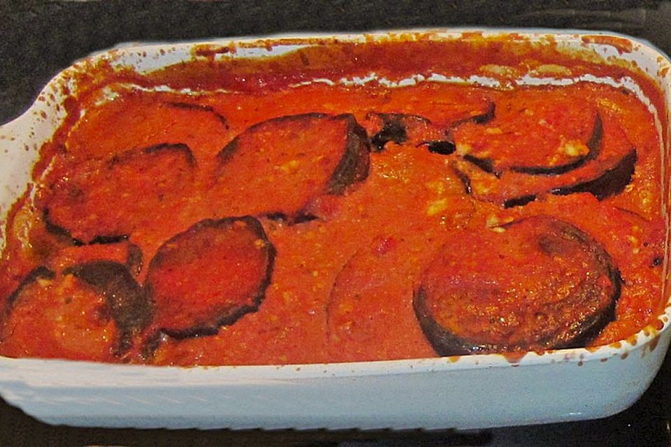 Auberginenauflauf mit Tomaten und Schafskäse mediterran