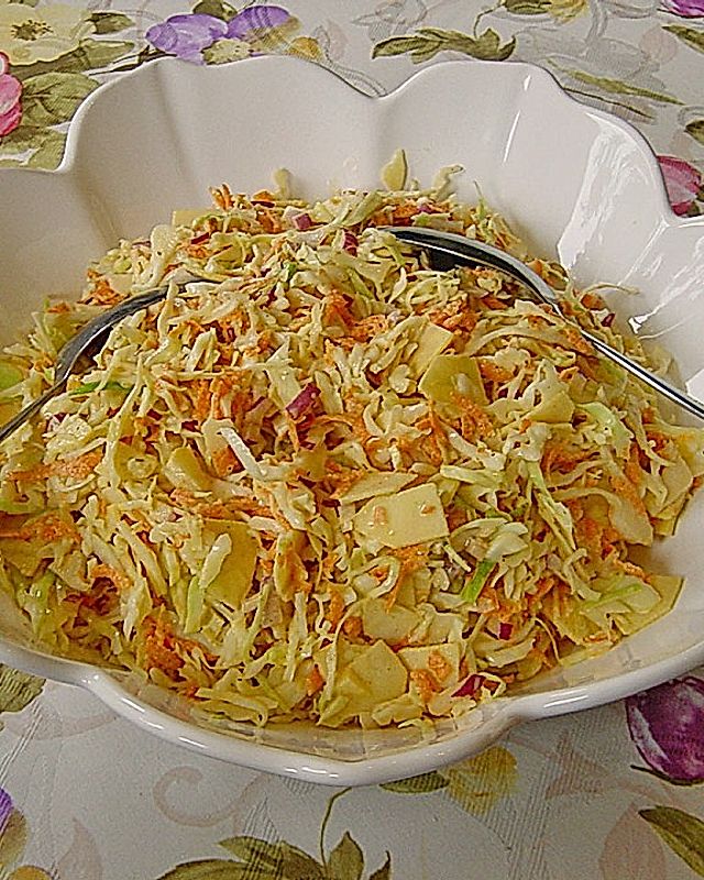 Krautsalat mit Apfel und Karotten