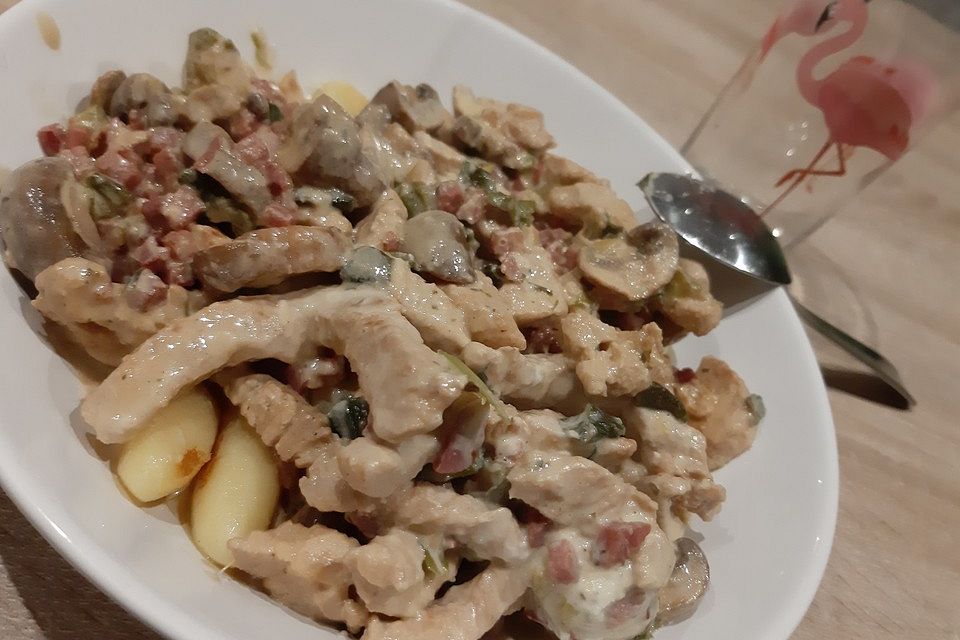 Geschnetzeltes in Frischkäsesauce mit Champignons und Lauchzwiebeln