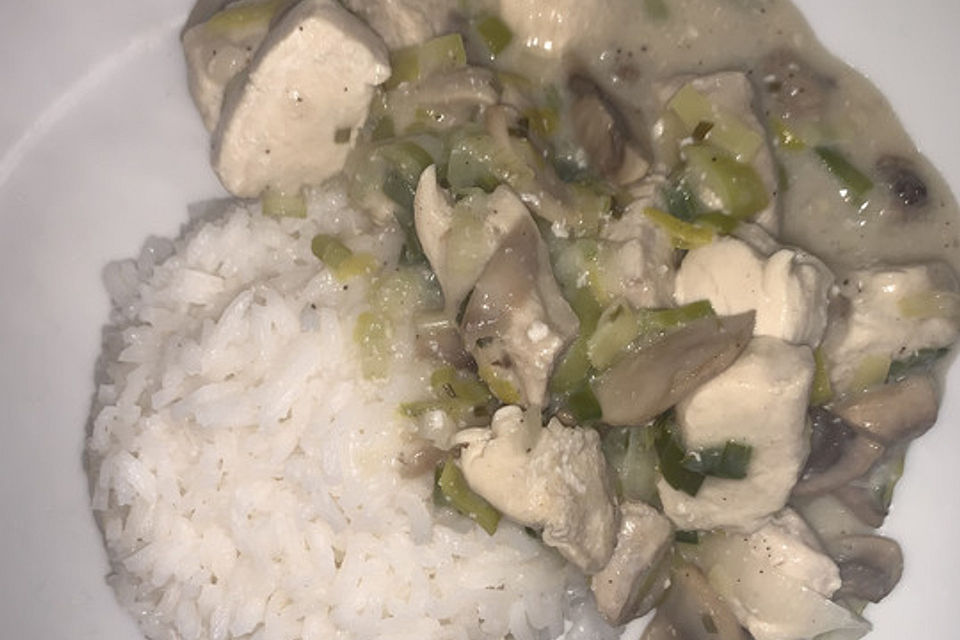 Geschnetzeltes in Frischkäsesauce mit Champignons und Lauchzwiebeln