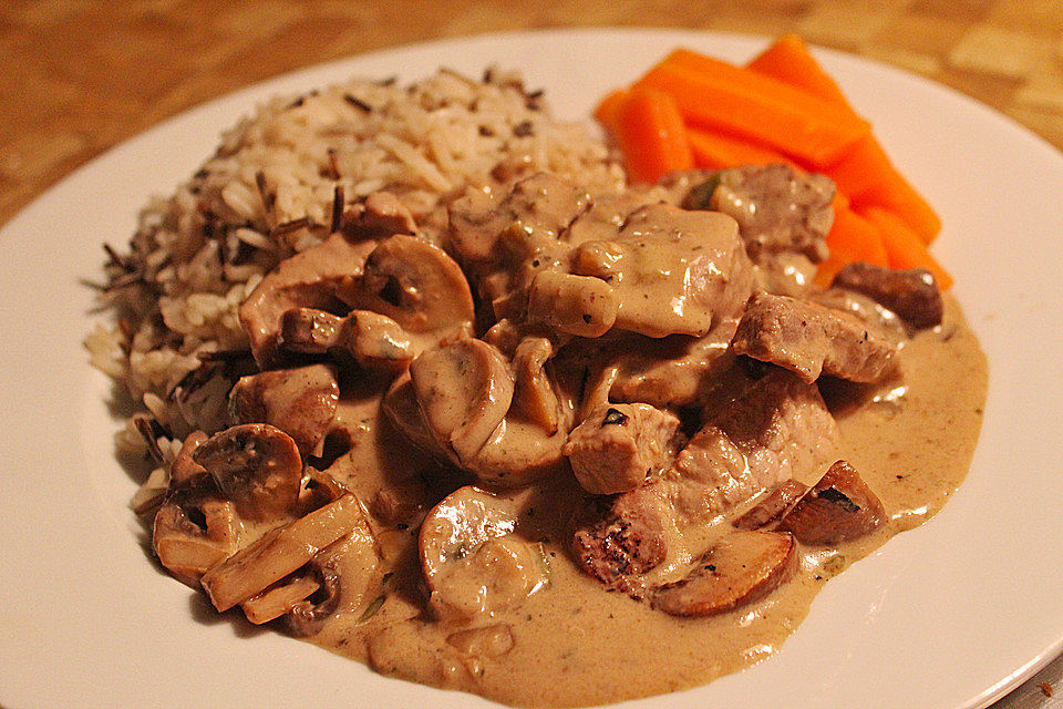 Geschnetzeltes in Frischkäsesauce mit Champignons und Lauchzwiebeln