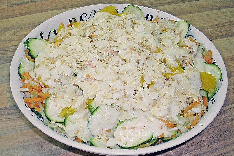 Fenchel-Möhrenrohkost mit Zucchini und Orangen