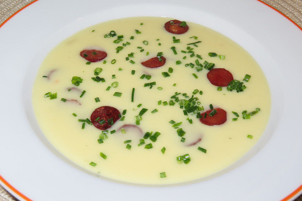 Deftige Kartoffelsuppe mit Cabanossi