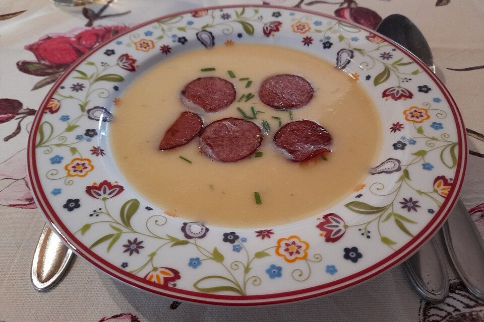 Deftige Kartoffelsuppe mit Cabanossi