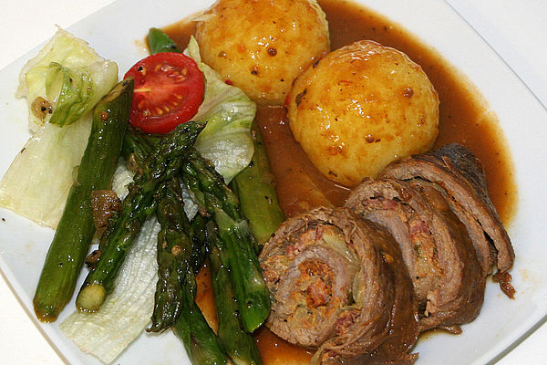 Klassische Rinderroulade mit Portwein-Rotweinsoße von Melanie_28 | Chefkoch
