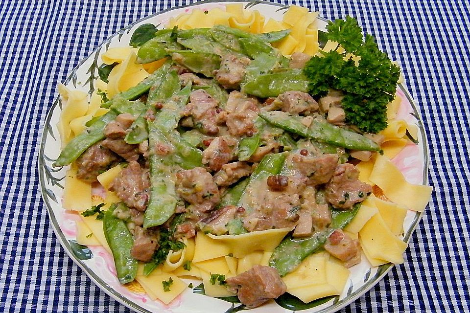 Kalbsragout mit Steinpilzen und Zuckerschoten