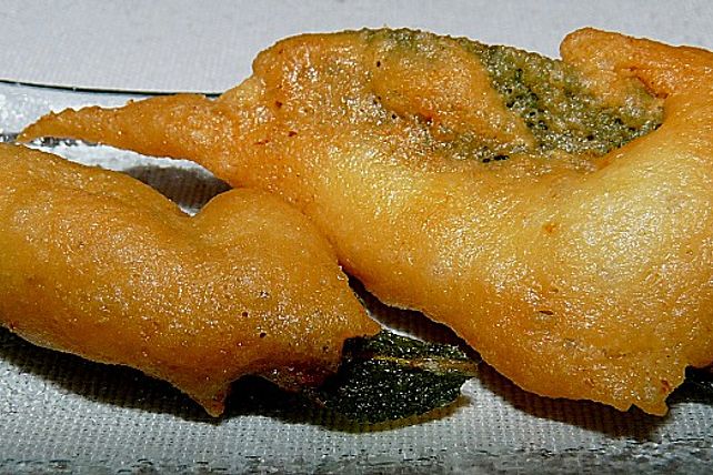 Salbeiblätter gefüllt mit Sardellen im Ausbackteig frittiert von ars ...