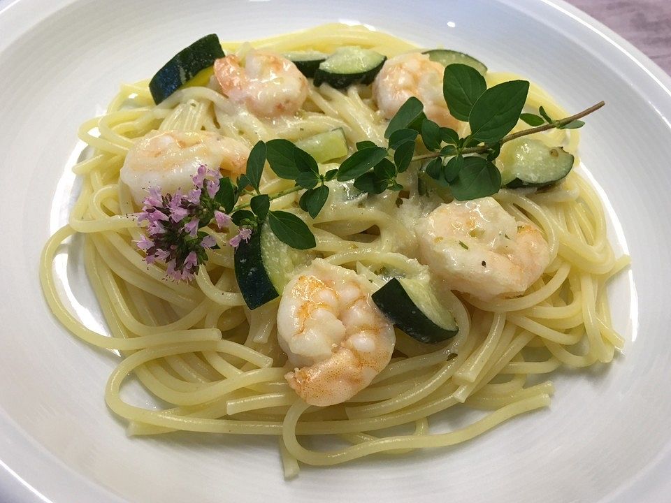 Spaghetti in Zucchini-Shrimps Sahnesauce von Rocky73| Chefkoch