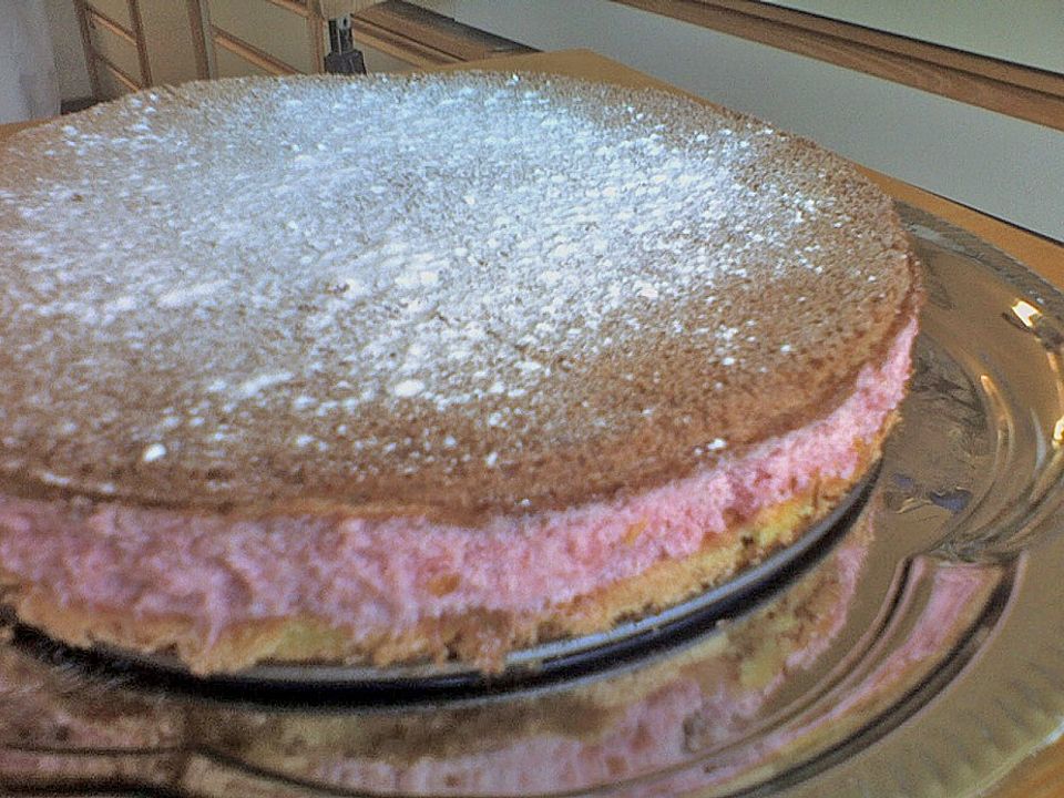 Erdbeer - Baiser - Torte von Mirabella| Chefkoch