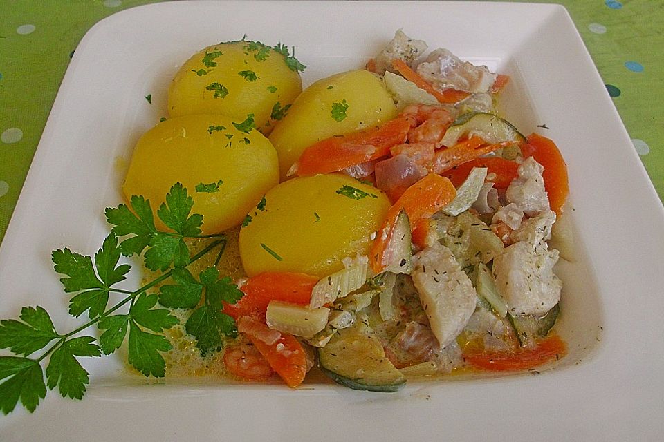 Fischpfanne mit Gemüse und Dill