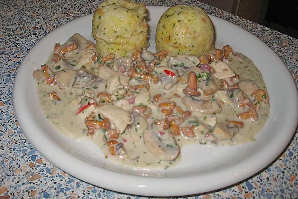 Pilzragout mit Semmelknödel