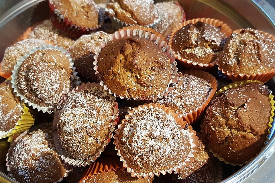 Muffins mit Mandeln, weißer Schokolade und Marzipan