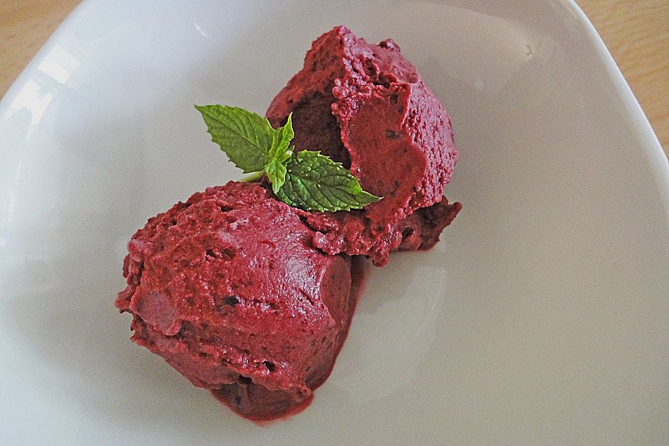 Brombeer-Sahne Eis