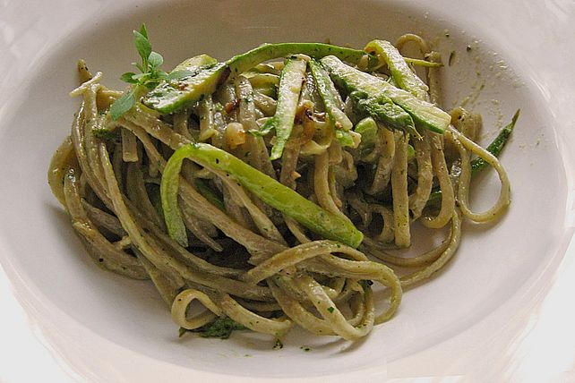 Tagliatelle mit grünem Spargel in Parmesan-Sahne-Sauce von ...