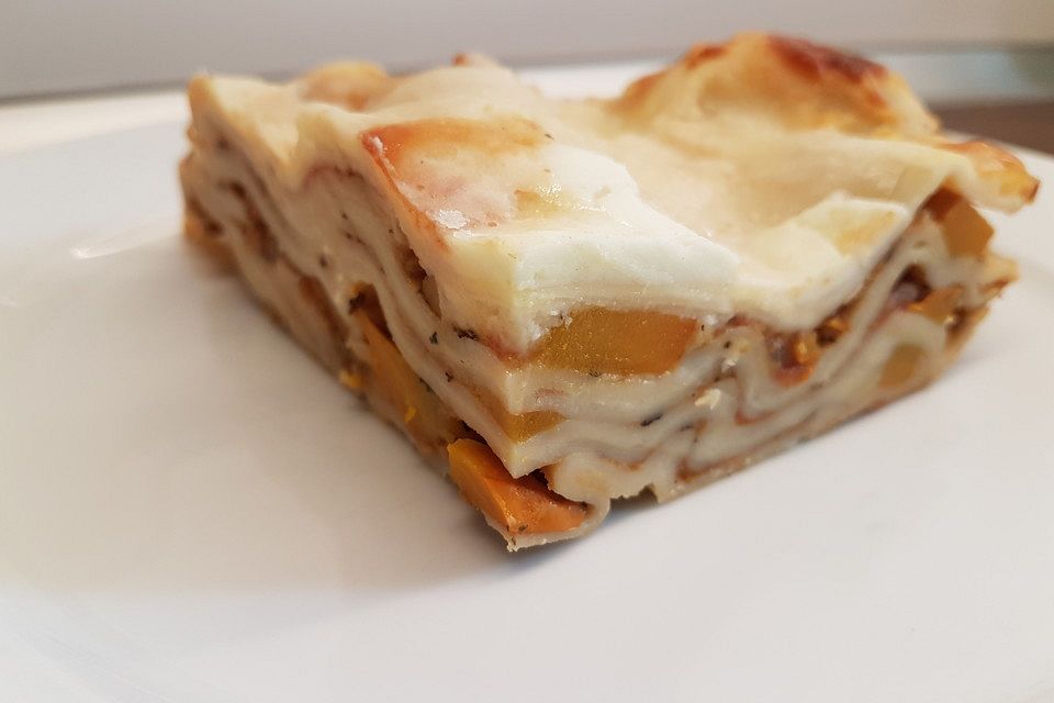 Lasagne mit einer Füllung aus Hokkaido, Thymian und Bergkäse