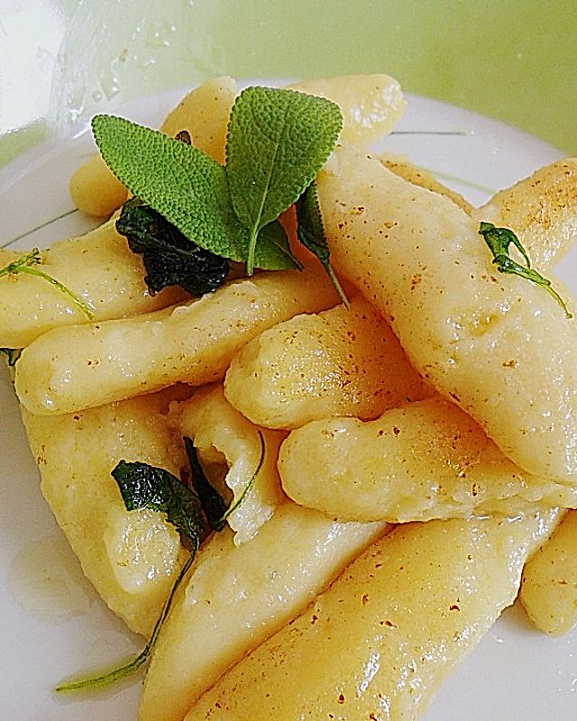 Topfen-Kartoffelnudeln mit Salbei
