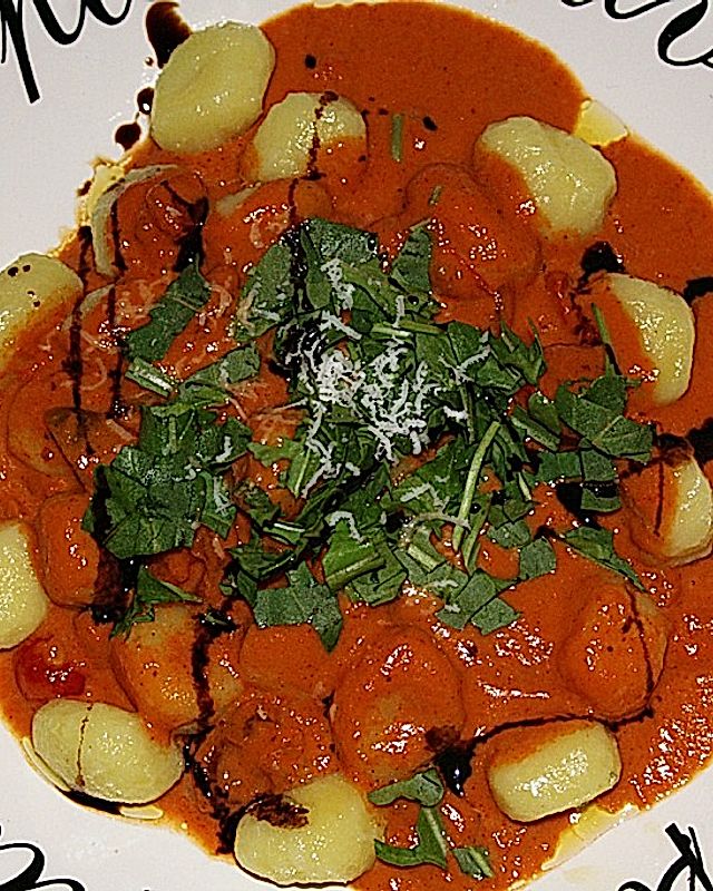 Gnocchi mit Möhren-Tomaten-Sahnesauce