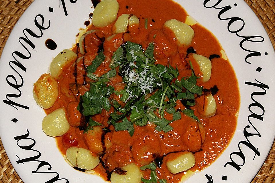 Gnocchi mit Möhren-Tomaten-Sahnesauce