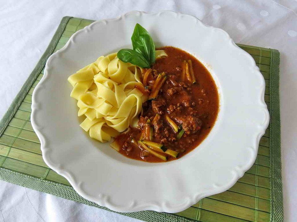 Nudeln mit Hackfleisch und Zucchini von dreap| Chefkoch
