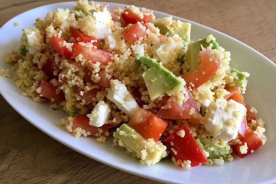 Couscous-Salat mit Avocado und Feta