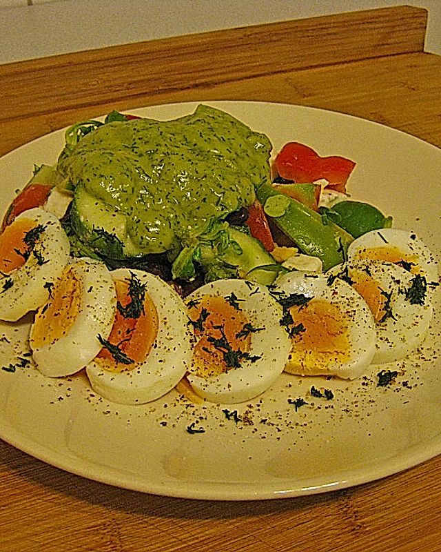 Salat à la Rotschy mit einem einzigartigen Knoblauch-Dill-Dressing