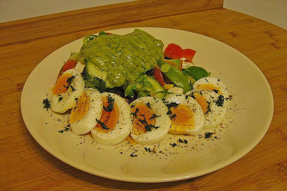 Salat à la Rotschy mit einem einzigartigen Knoblauch-Dill-Dressing