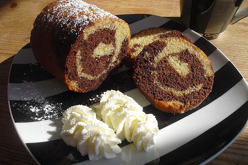 Schwarz-weiß Kuchen im Glas