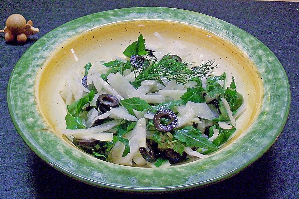 Fenchel-Oliven-Salat mit Rucola