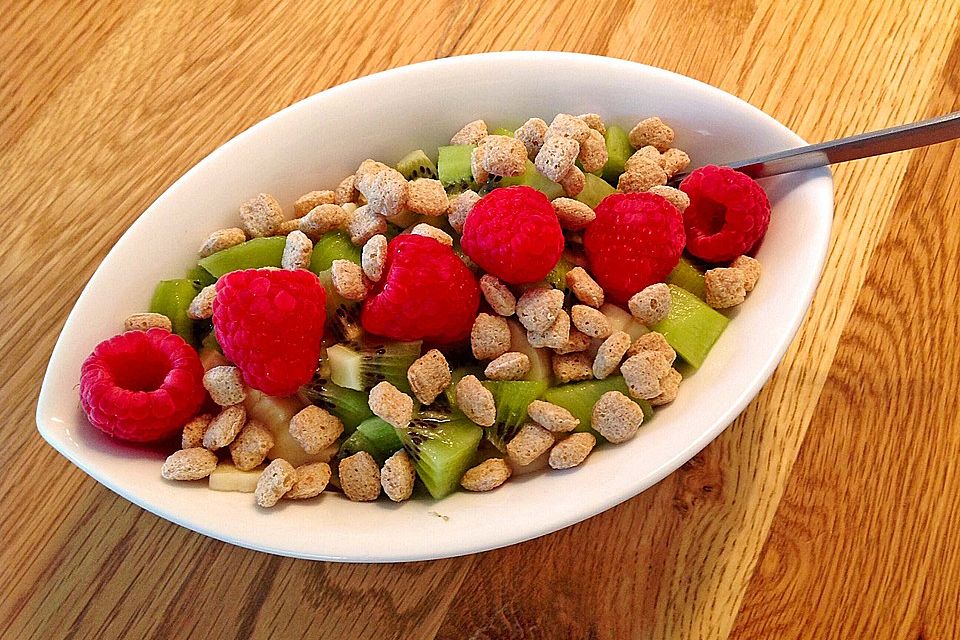 Müsli mit Joghurt und Früchten