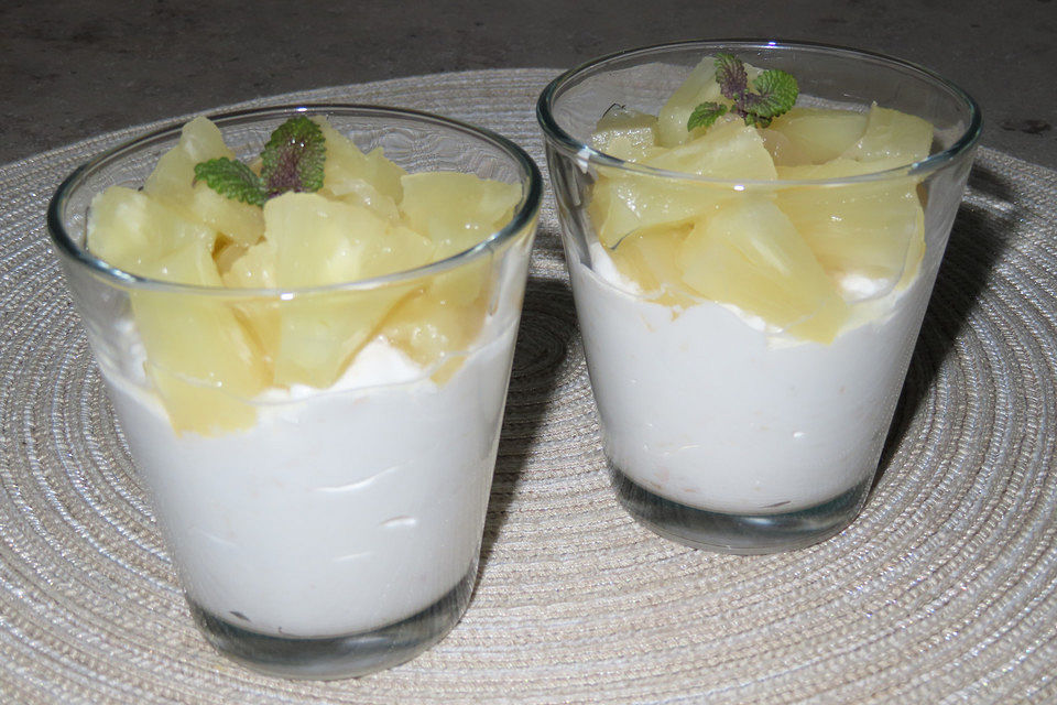 Raffaello-Becher mit Ananas