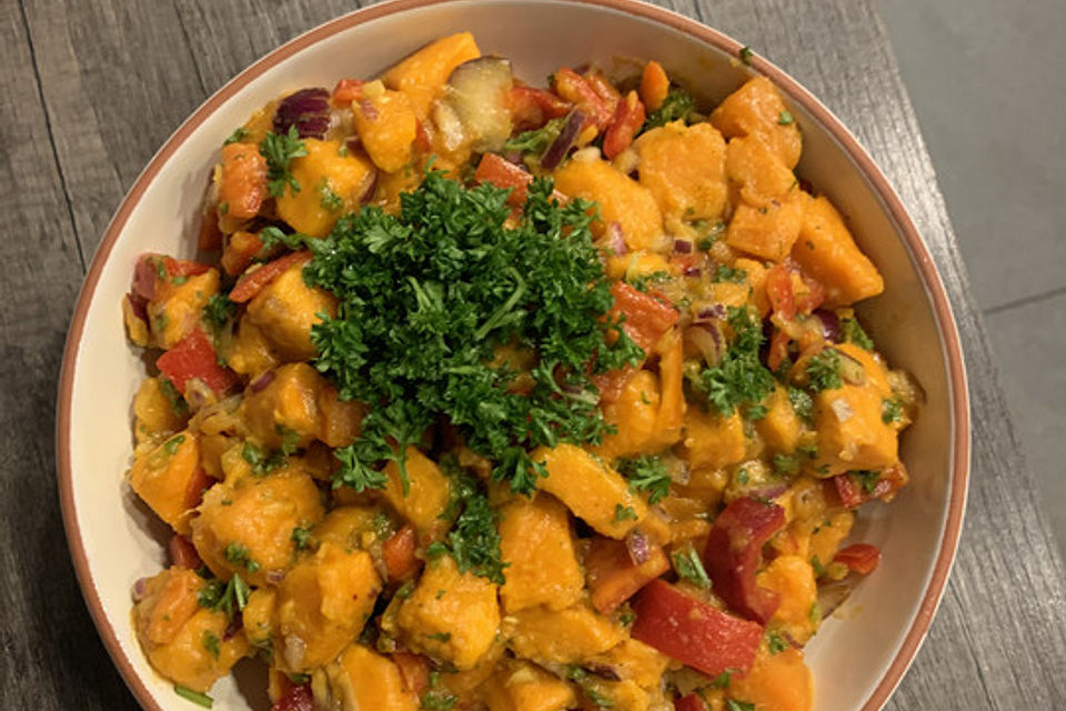 Süßkartoffelsalat mit Paprika und Ingwer