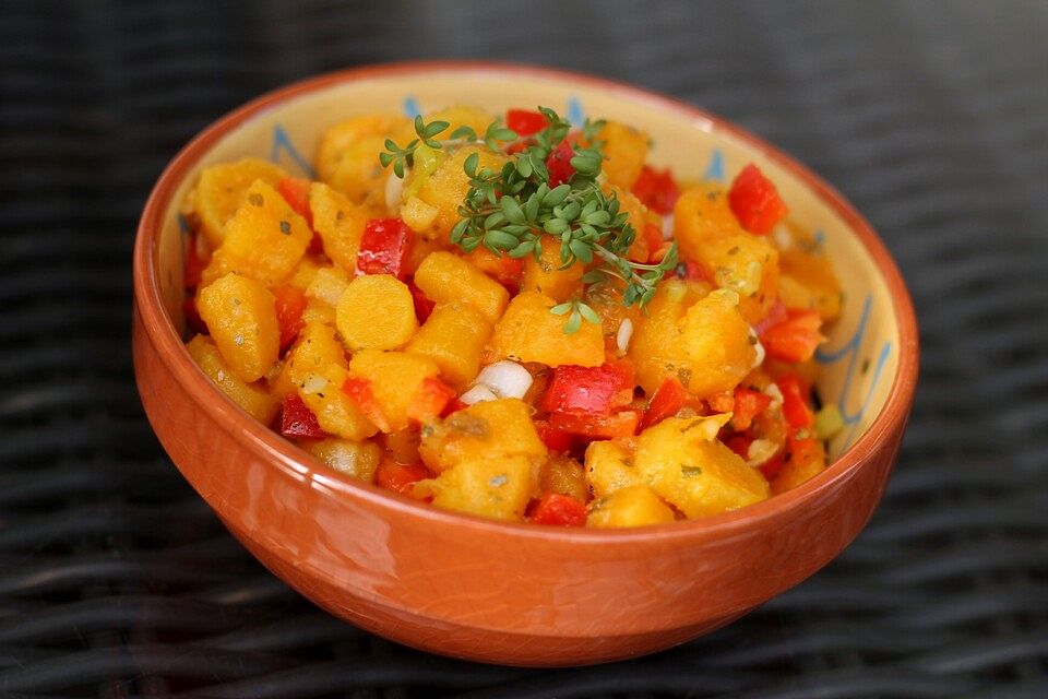 Süßkartoffelsalat mit Paprika und Ingwer