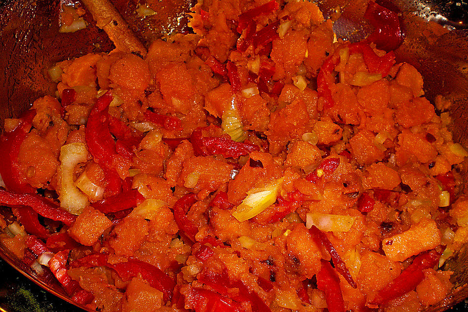 Süßkartoffelsalat mit Paprika und Ingwer