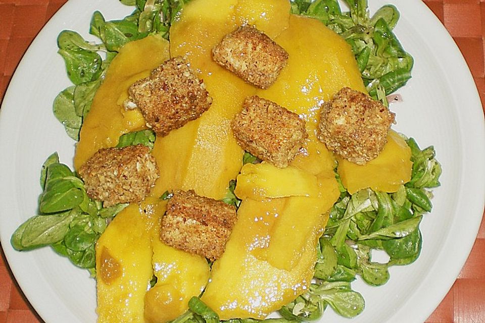 Blattsalat mit Mango und Schafskäse