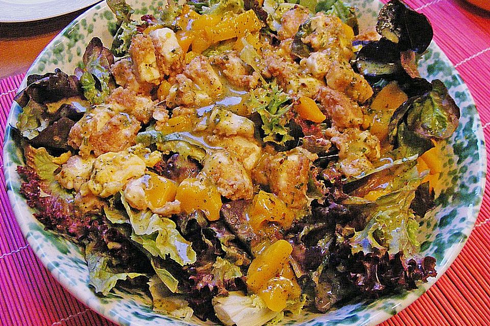 Blattsalat mit Mango und Schafskäse