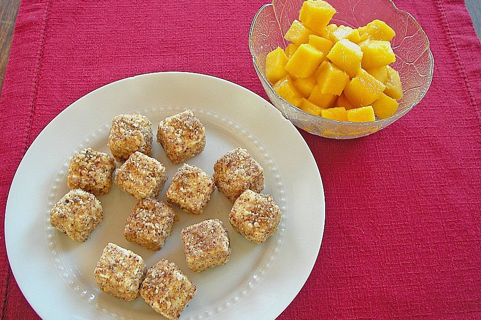 Blattsalat mit Mango und Schafskäse