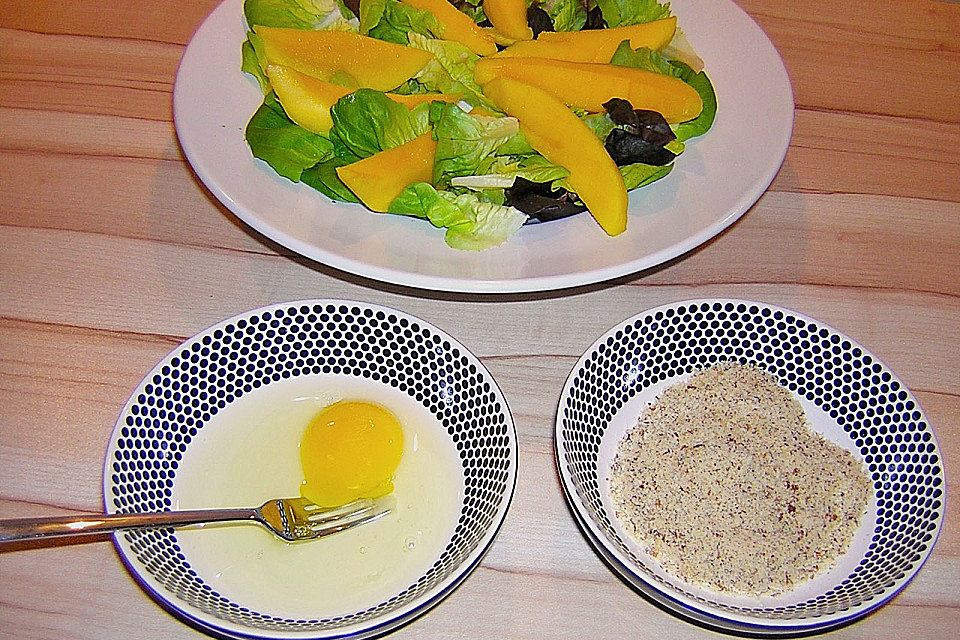 Blattsalat mit Mango und Schafskäse