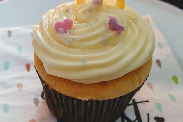 Zitronen-Cupcakes mit Creamcheese-Frosting von lagolosina | Chefkoch