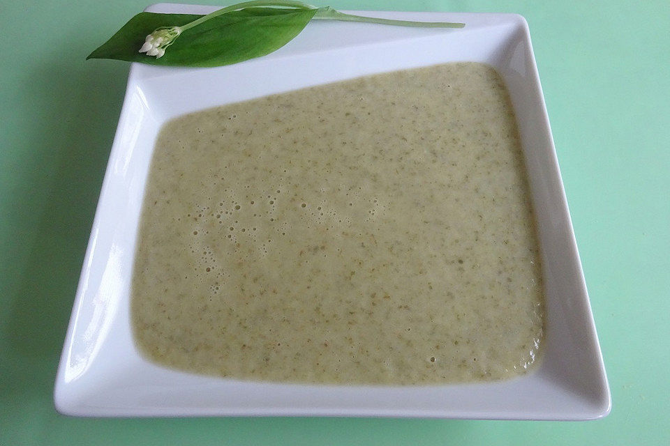 Leichte Bärlauch-Spargelsuppe