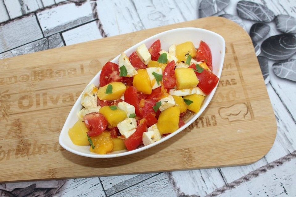 Tomaten-Mango Sommersalat